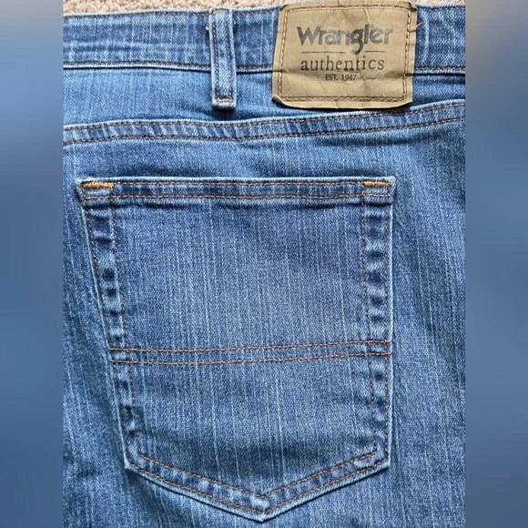 Wrangler Authentics Men's Regular Fit Comfort Flex Waist Denim Jeans, Size 46x30 - Picture 5 of 8